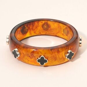Quatrefoil Accent Bold Resin Bangle Bracelet